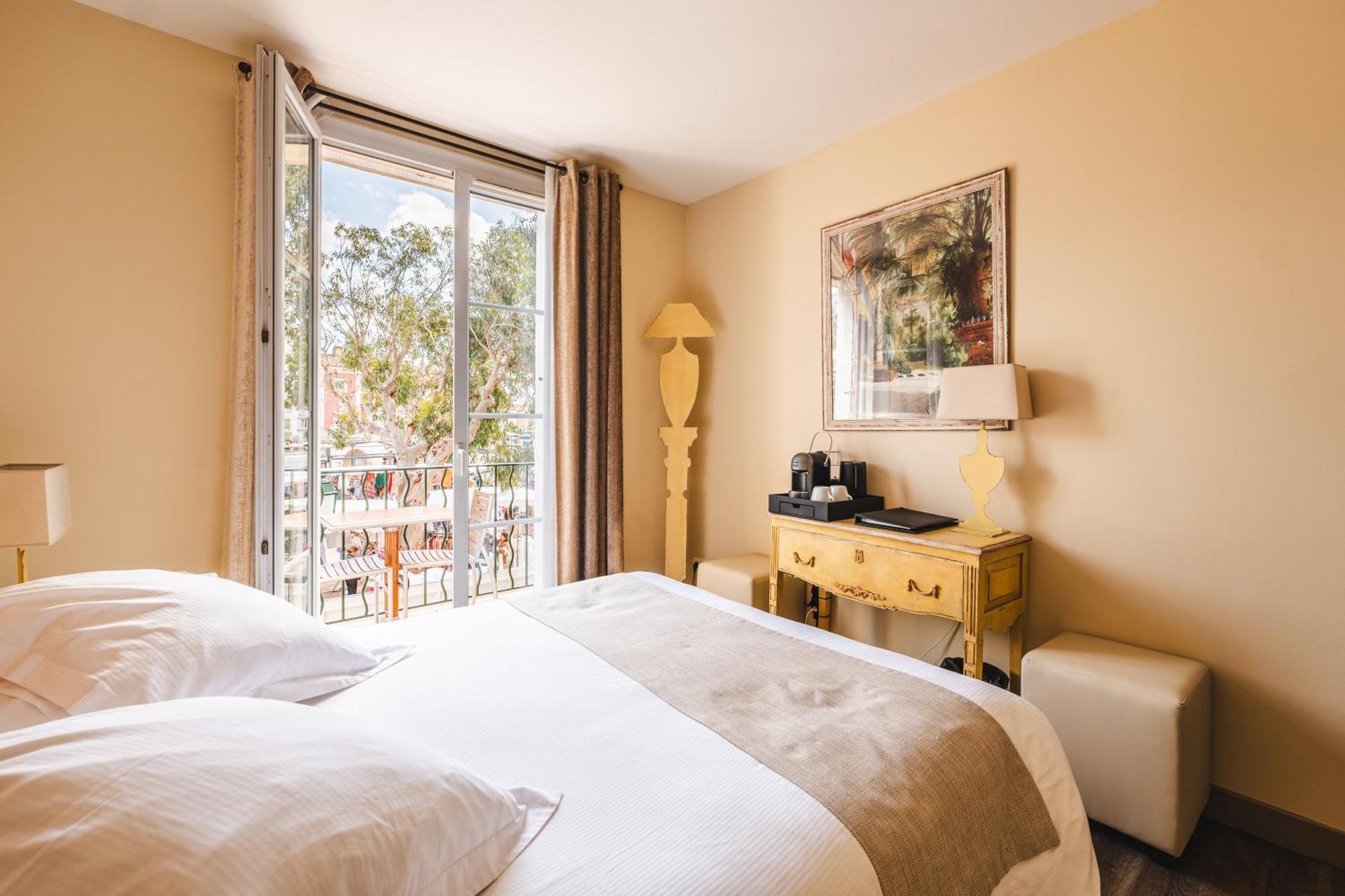 Le Suffren Hotel Grimaud Exteriör bild