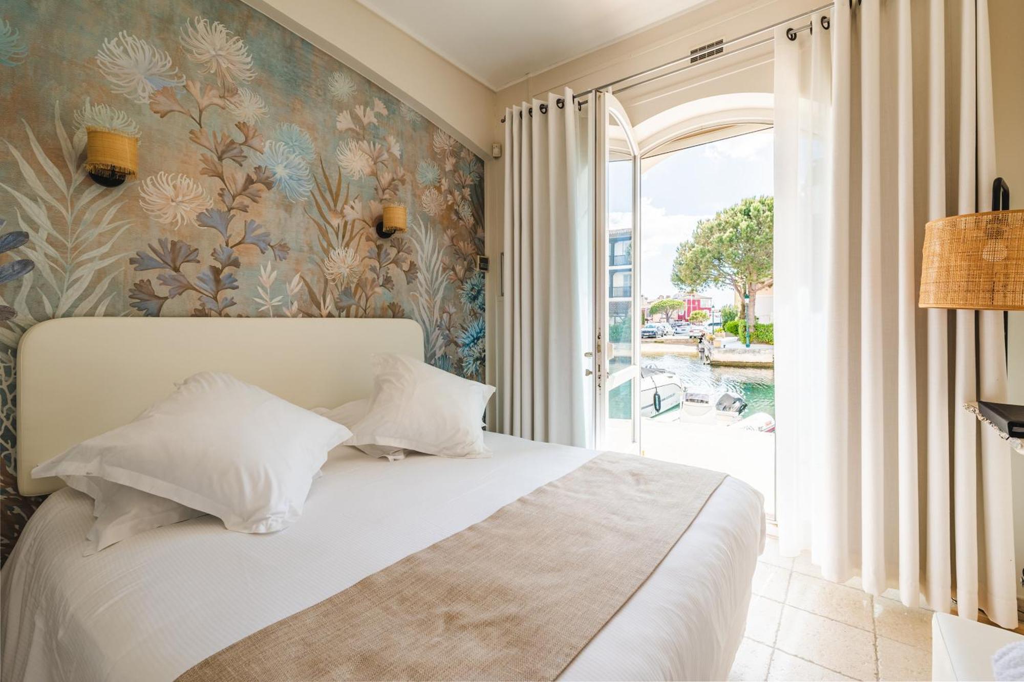 Le Suffren Hotel Grimaud Exteriör bild