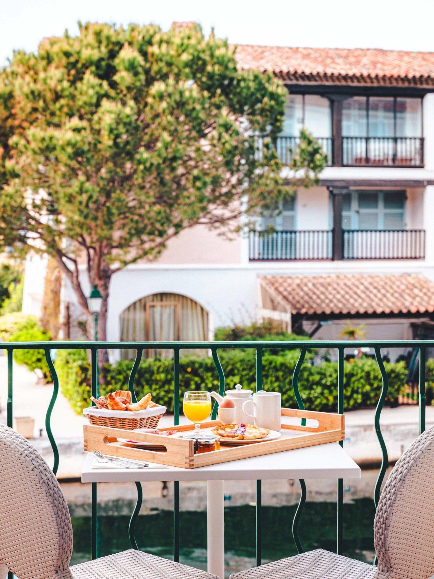 Le Suffren Hotel Grimaud Exteriör bild