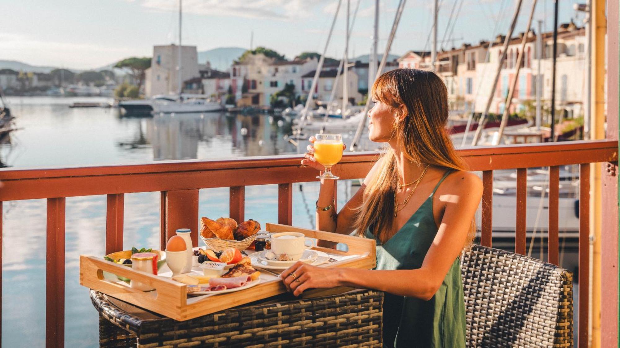 Le Suffren Hotel Grimaud Exteriör bild